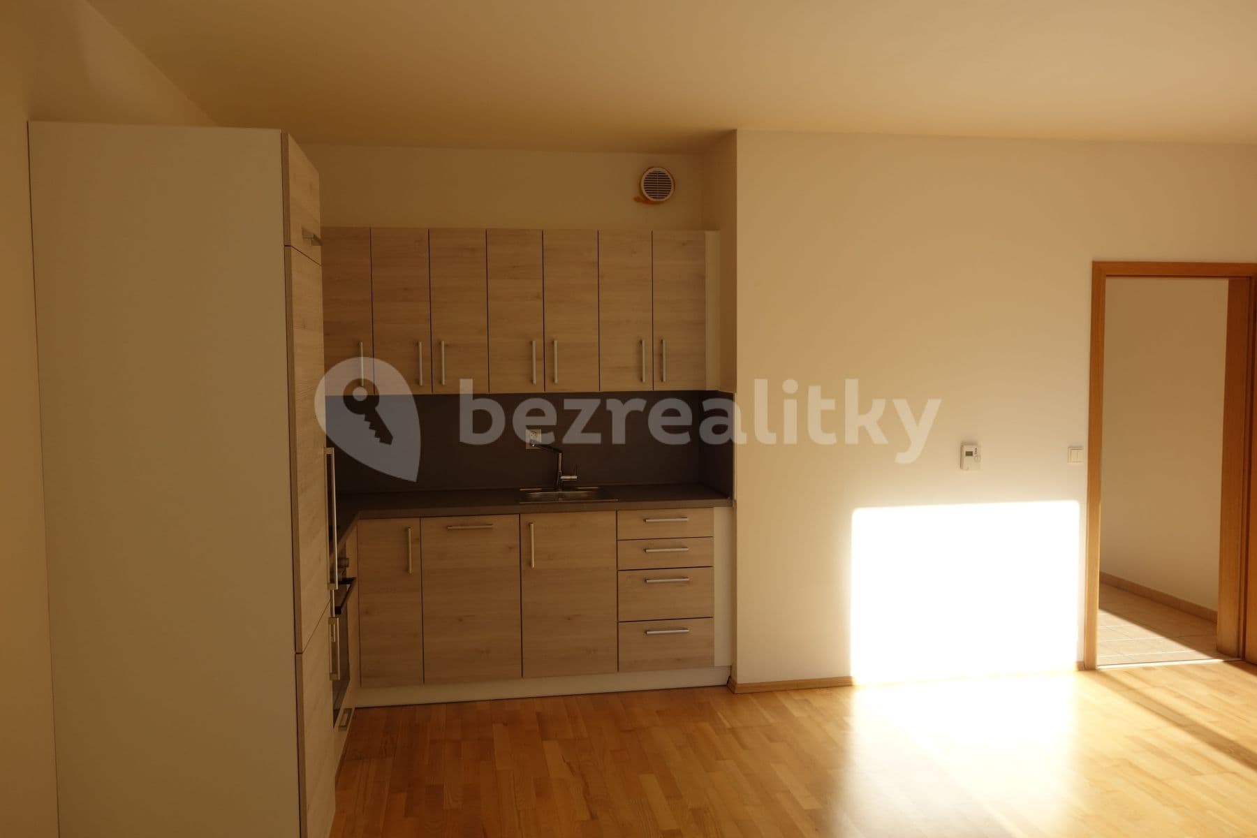 Prenájom bytu 2-izbový 55 m², Jeseniova, Praha, Praha Prenájom bytu 2-izbový 55 m², Jeseniova, Praha, Praha