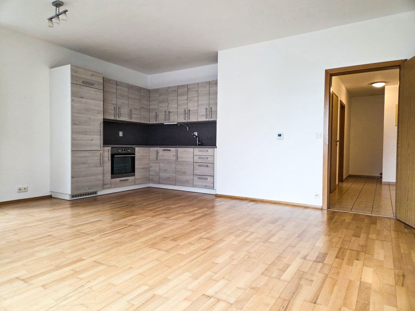 Prenájom bytu 2-izbový 55 m², Jeseniova, Praha, Praha Prenájom bytu 2-izbový 55 m², Jeseniova, Praha, Praha