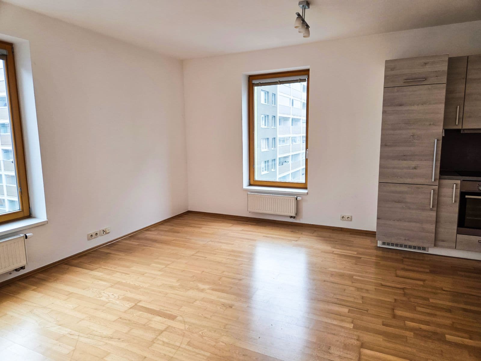Prenájom bytu 2-izbový 55 m², Jeseniova, Praha, Praha Prenájom bytu 2-izbový 55 m², Jeseniova, Praha, Praha