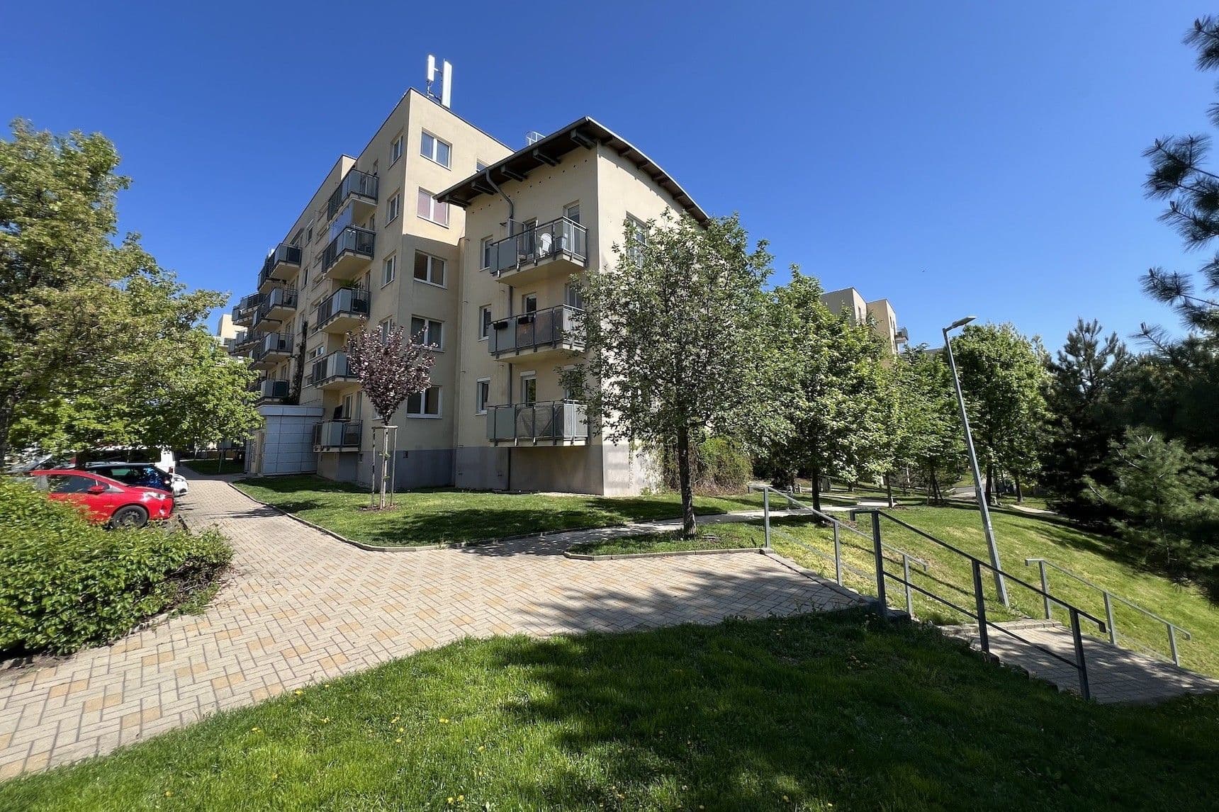 Prenájom bytu 3-izbový 76 m², Rižská, Praha, Praha Prenájom bytu 3-izbový 76 m², Rižská, Praha, Praha