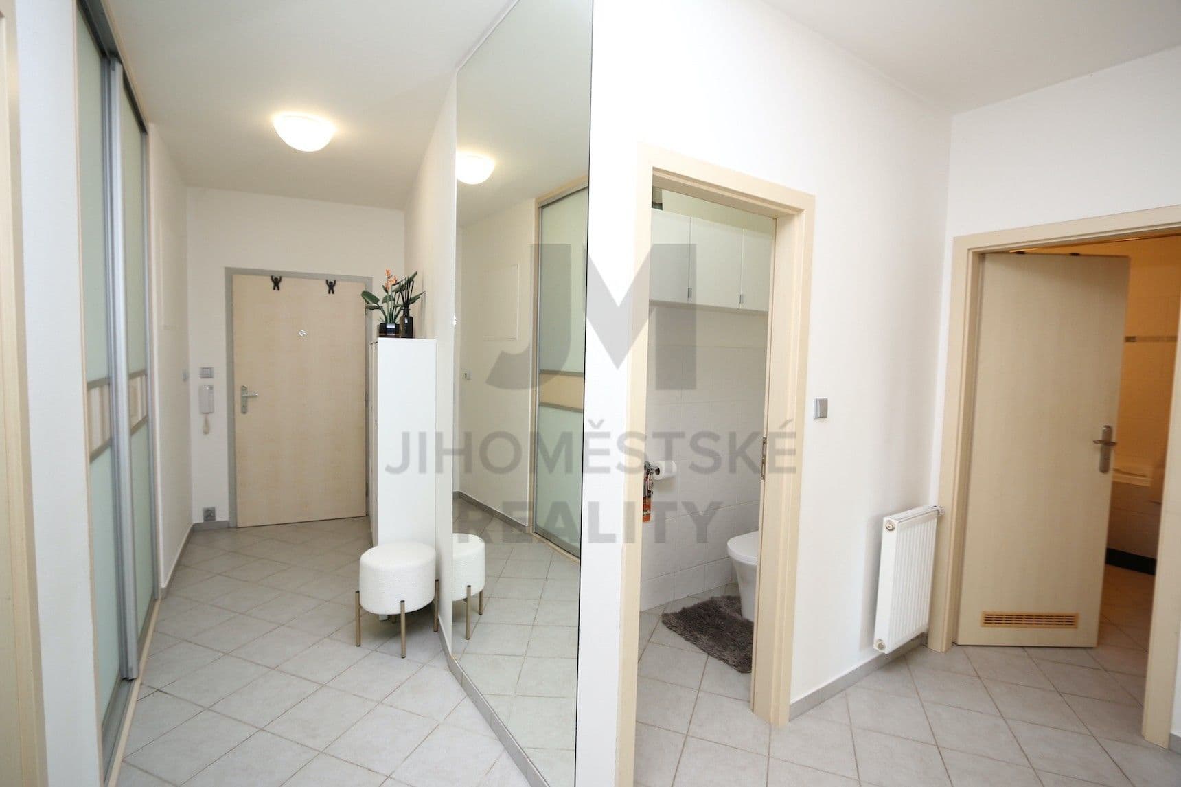 Prenájom bytu 3-izbový 76 m², Rižská, Praha, Praha Prenájom bytu 3-izbový 76 m², Rižská, Praha, Praha
