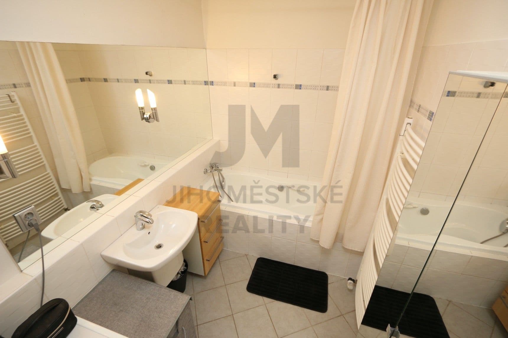 Prenájom bytu 3-izbový 76 m², Rižská, Praha, Praha Prenájom bytu 3-izbový 76 m², Rižská, Praha, Praha