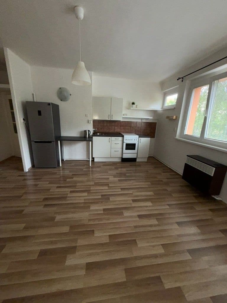 Prenájom bytu 2-izbový 40 m², Humpolecká, Praha, Praha Prenájom bytu 2-izbový 40 m², Humpolecká, Praha, Praha