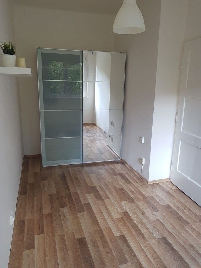 Prenájom bytu 2-izbový 40 m², Humpolecká, Praha, Praha Prenájom bytu 2-izbový 40 m², Humpolecká, Praha, Praha