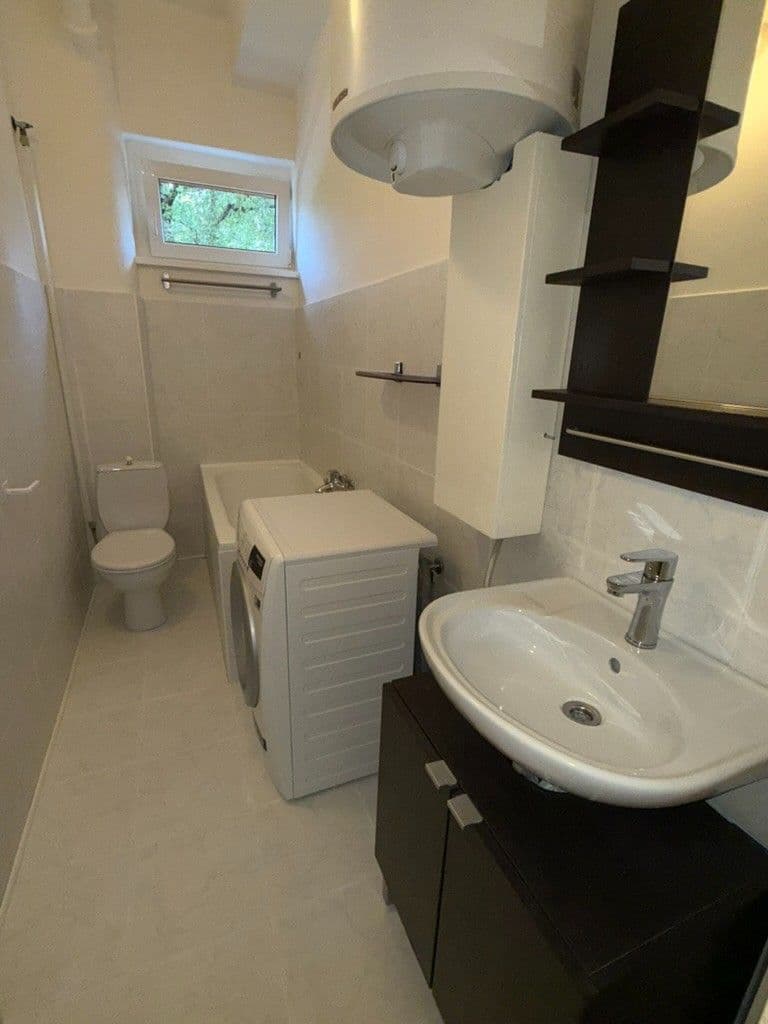 Prenájom bytu 2-izbový 40 m², Humpolecká, Praha, Praha Prenájom bytu 2-izbový 40 m², Humpolecká, Praha, Praha