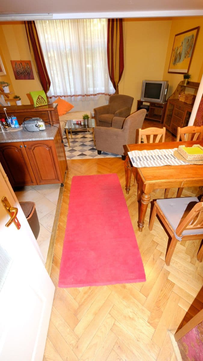 Prenájom bytu 3-izbový 110 m², Šmilovského, Praha, Praha Prenájom bytu 3-izbový 110 m², Šmilovského, Praha, Praha