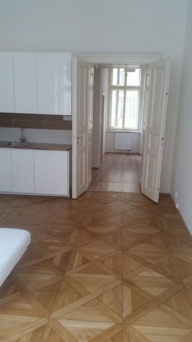 Prenájom bytu 2-izbový 60 m², Mikovcova, Praha, Praha Prenájom bytu 2-izbový 60 m², Mikovcova, Praha, Praha