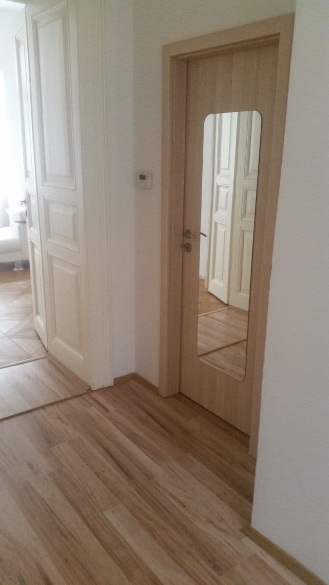 Prenájom bytu 2-izbový 60 m², Mikovcova, Praha, Praha Prenájom bytu 2-izbový 60 m², Mikovcova, Praha, Praha