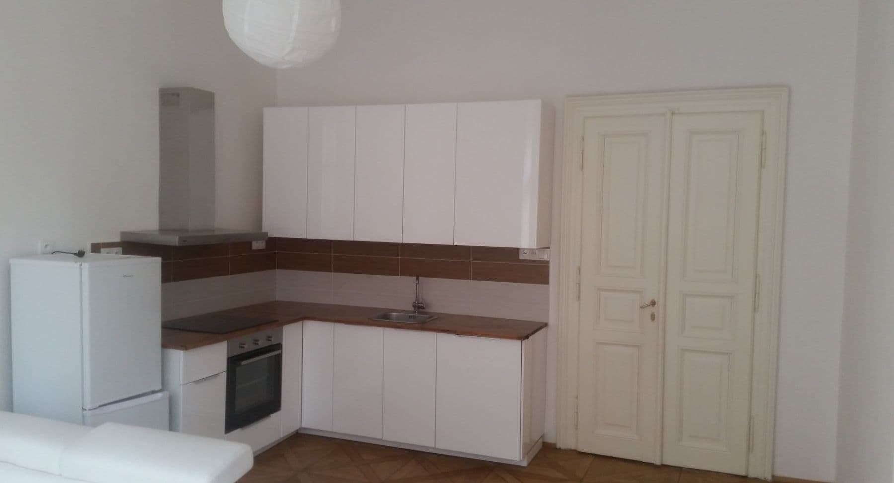 Prenájom bytu 2-izbový 60 m², Mikovcova, Praha, Praha Prenájom bytu 2-izbový 60 m², Mikovcova, Praha, Praha