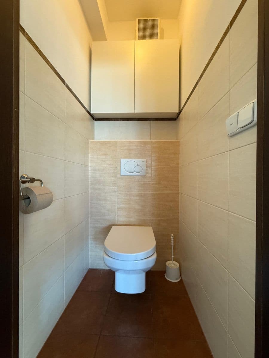 Prenájom bytu 3-izbový 72 m², náměstí Míru, Kroměříž, Zlínský kraj Prenájom bytu 3-izbový 72 m², náměstí Míru, Kroměříž, Zlínský kraj