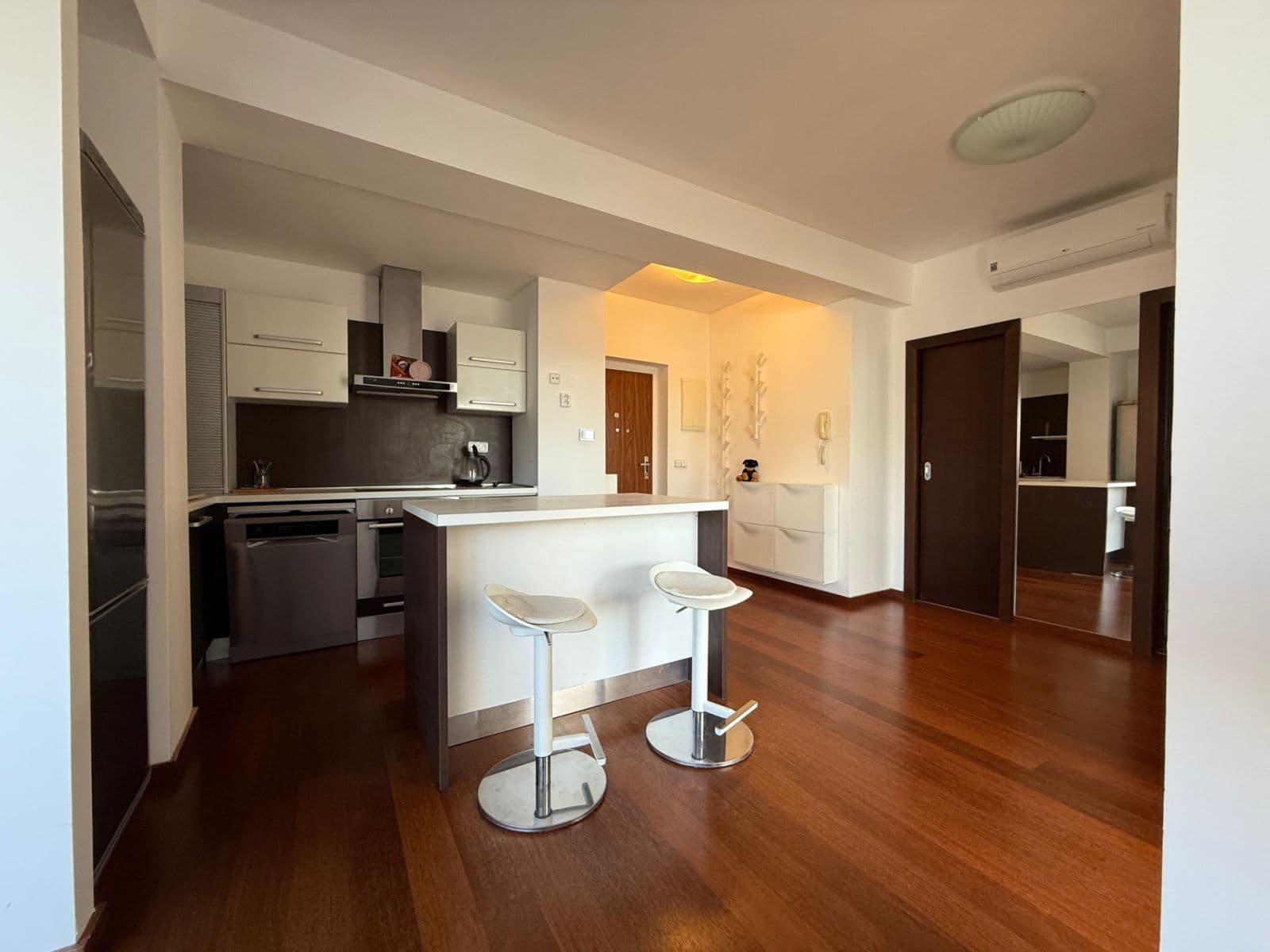 Prenájom bytu 3-izbový 72 m², náměstí Míru, Kroměříž, Zlínský kraj Prenájom bytu 3-izbový 72 m², náměstí Míru, Kroměříž, Zlínský kraj