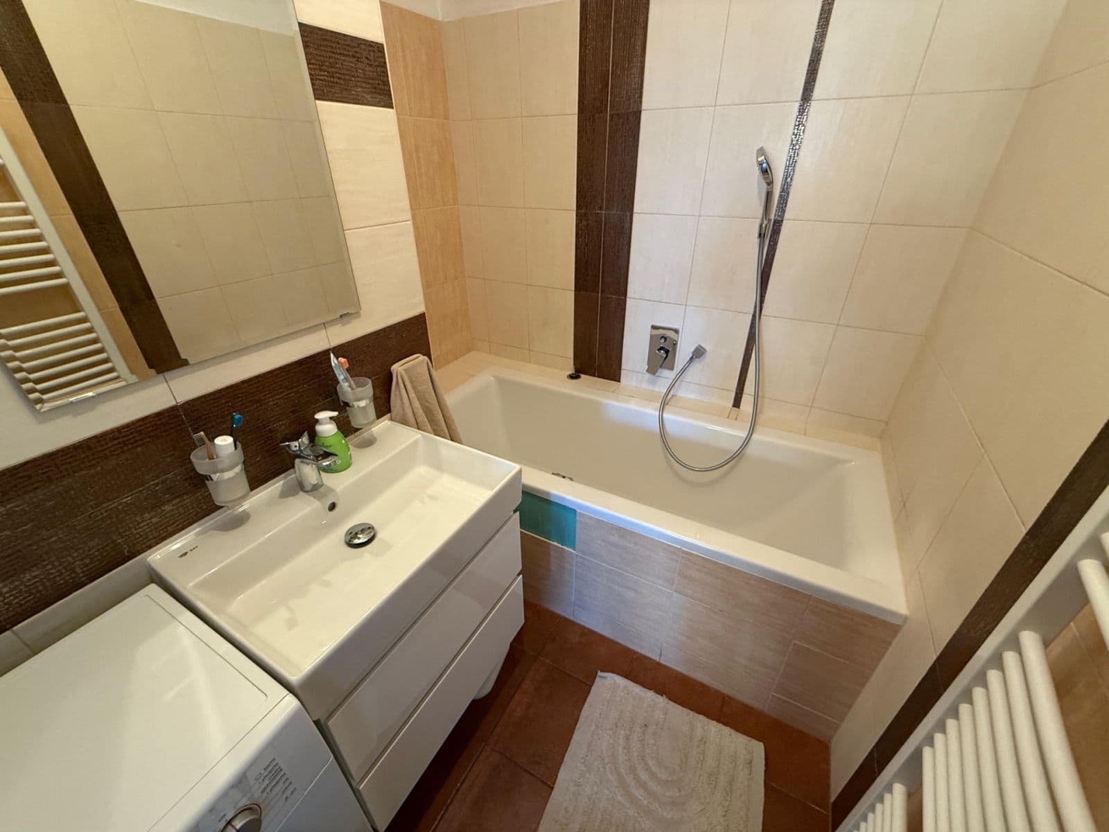 Prenájom bytu 3-izbový 72 m², náměstí Míru, Kroměříž, Zlínský kraj Prenájom bytu 3-izbový 72 m², náměstí Míru, Kroměříž, Zlínský kraj