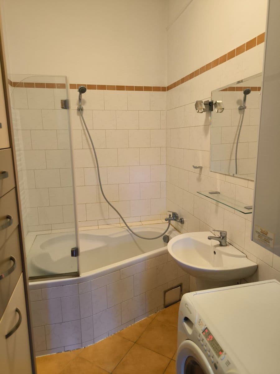 Prenájom bytu 2-izbový 66 m², V Mezihoří, Praha, Praha Prenájom bytu 2-izbový 66 m², V Mezihoří, Praha, Praha