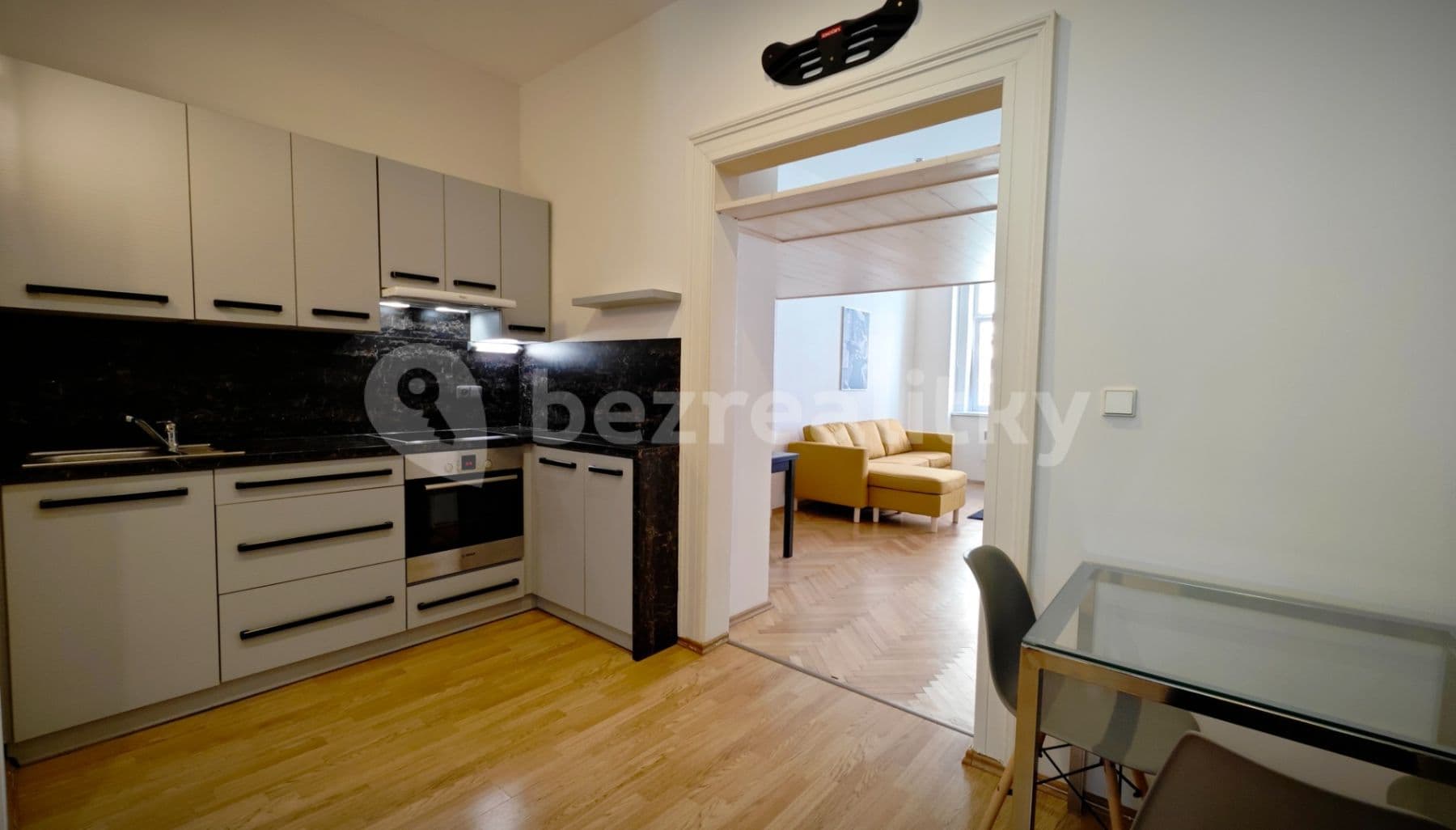 Prenájom bytu 1-izbový 49 m², Kamenická, Praha, Praha Prenájom bytu 1-izbový 49 m², Kamenická, Praha, Praha