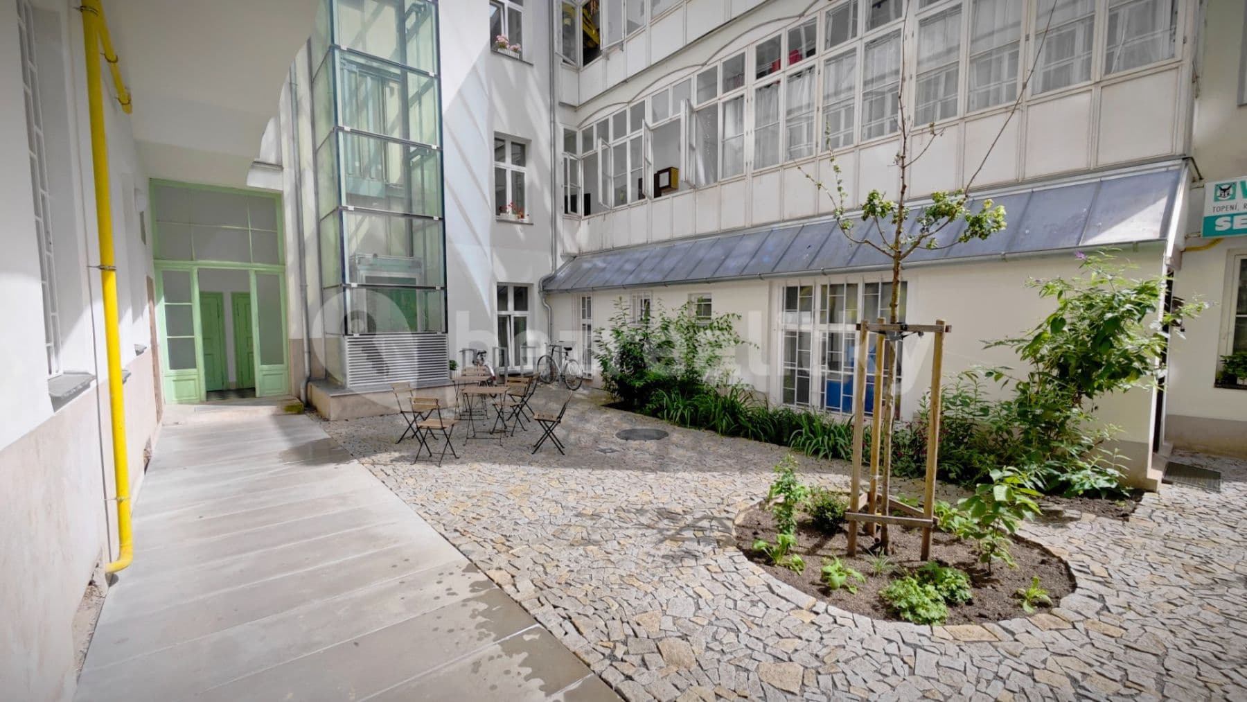 Prenájom bytu 1-izbový 49 m², Kamenická, Praha, Praha Prenájom bytu 1-izbový 49 m², Kamenická, Praha, Praha