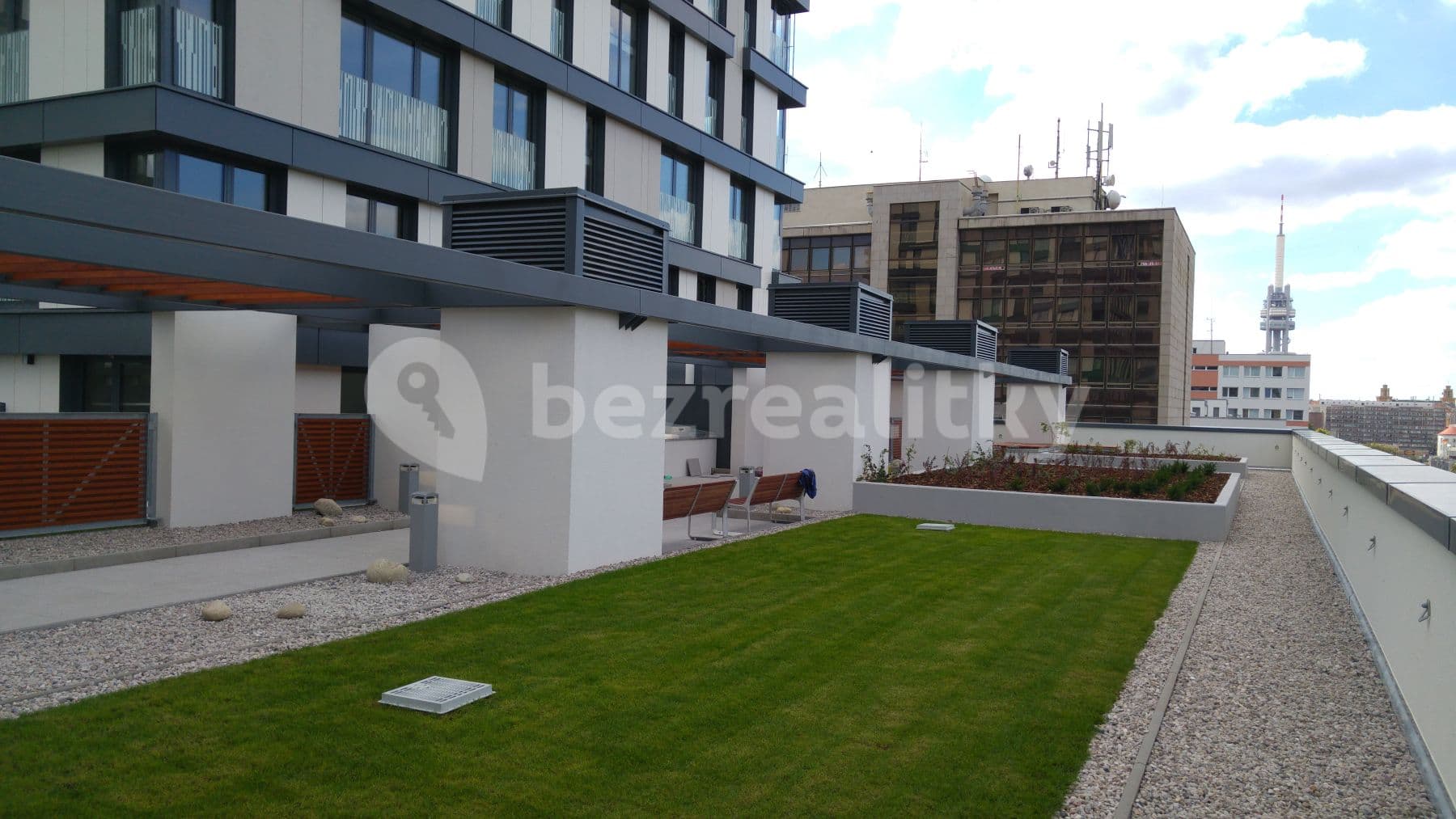 Prenájom bytu 1-izbový 57 m², Olšanská, Praha, Praha Prenájom bytu 1-izbový 57 m², Olšanská, Praha, Praha