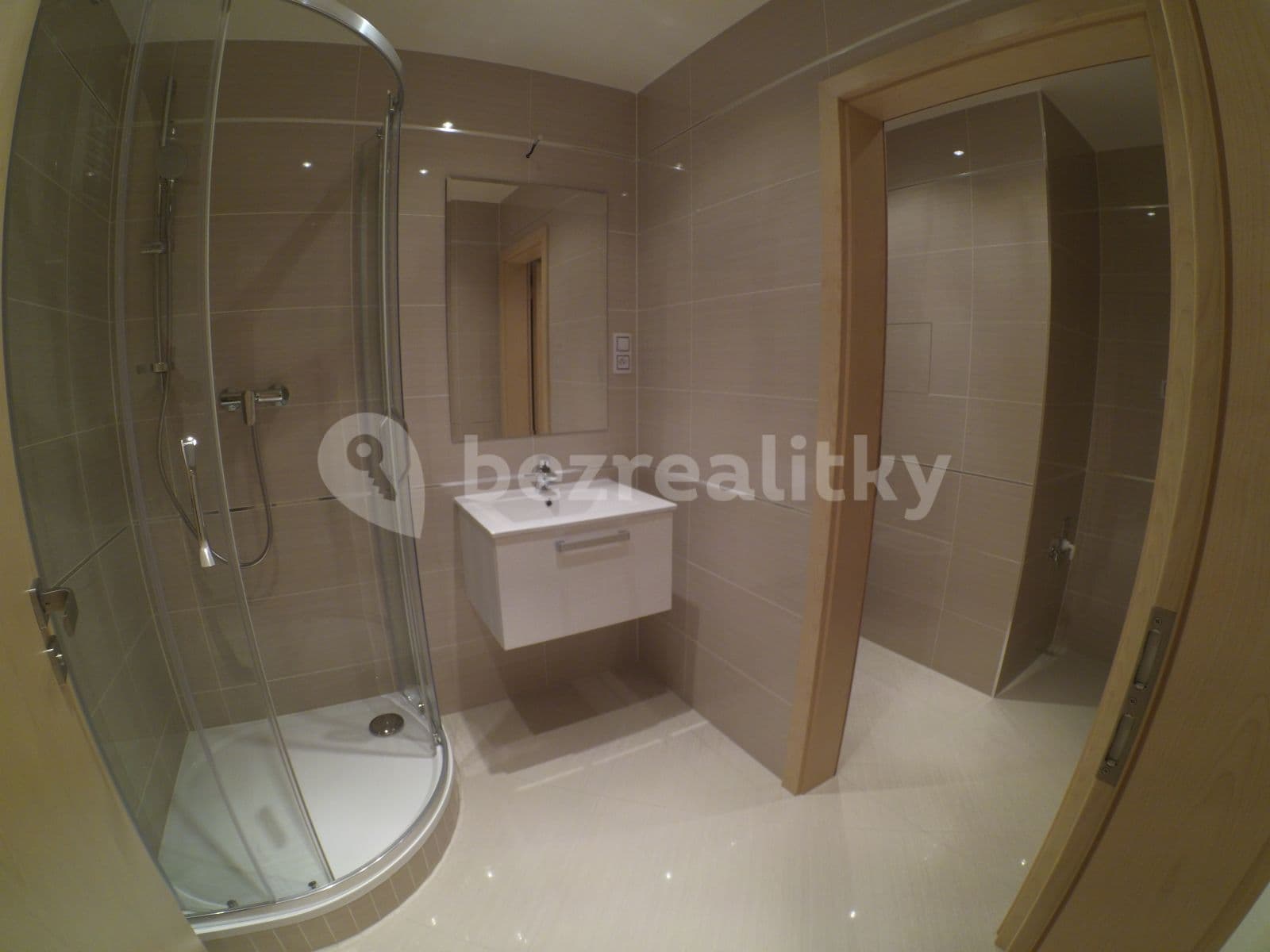 Prenájom bytu 1-izbový 57 m², Olšanská, Praha, Praha Prenájom bytu 1-izbový 57 m², Olšanská, Praha, Praha