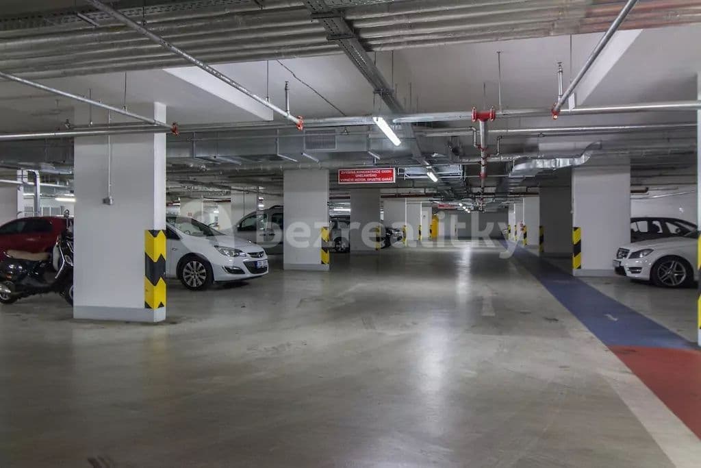 Prenájom bytu 1-izbový 57 m², Olšanská, Praha, Praha Prenájom bytu 1-izbový 57 m², Olšanská, Praha, Praha