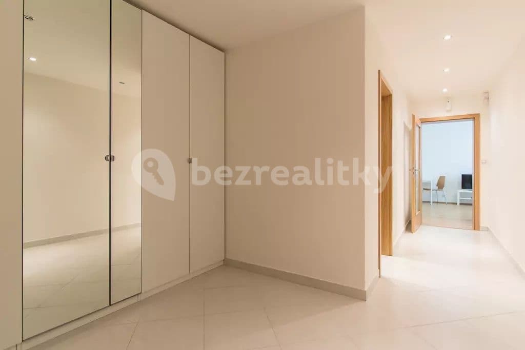 Prenájom bytu 1-izbový 57 m², Olšanská, Praha, Praha Prenájom bytu 1-izbový 57 m², Olšanská, Praha, Praha