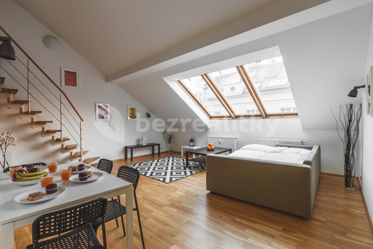 Prenájom bytu 3-izbový 85 m², Štítného, Praha, Praha Prenájom bytu 3-izbový 85 m², Štítného, Praha, Praha