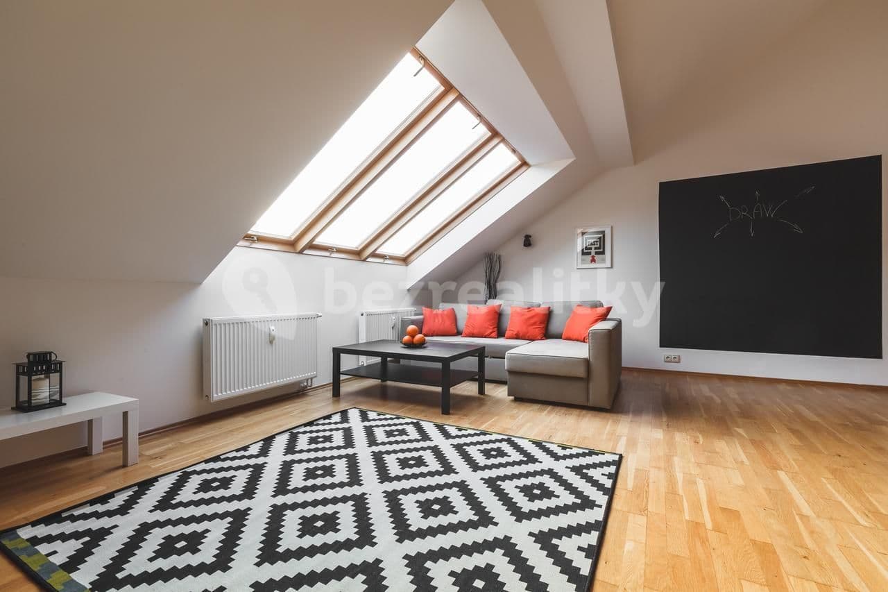 Prenájom bytu 3-izbový 85 m², Štítného, Praha, Praha Prenájom bytu 3-izbový 85 m², Štítného, Praha, Praha