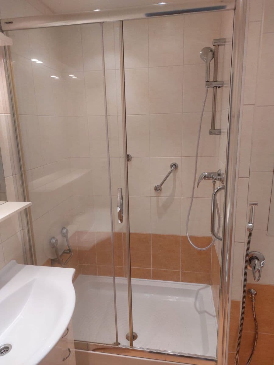 Prenájom bytu 2-izbový 40 m², Leopoldova, Praha, Praha Prenájom bytu 2-izbový 40 m², Leopoldova, Praha, Praha