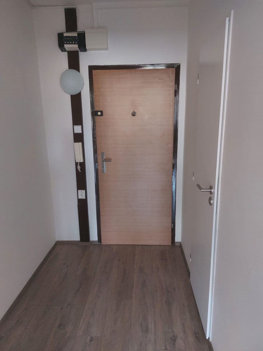 Prenájom bytu 2-izbový 40 m², Leopoldova, Praha, Praha Prenájom bytu 2-izbový 40 m², Leopoldova, Praha, Praha
