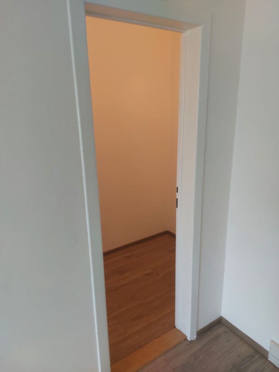 Prenájom bytu 2-izbový 40 m², Leopoldova, Praha, Praha Prenájom bytu 2-izbový 40 m², Leopoldova, Praha, Praha