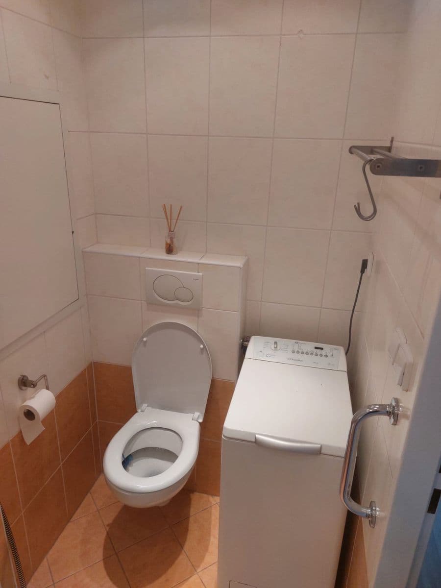 Prenájom bytu 2-izbový 40 m², Leopoldova, Praha, Praha Prenájom bytu 2-izbový 40 m², Leopoldova, Praha, Praha