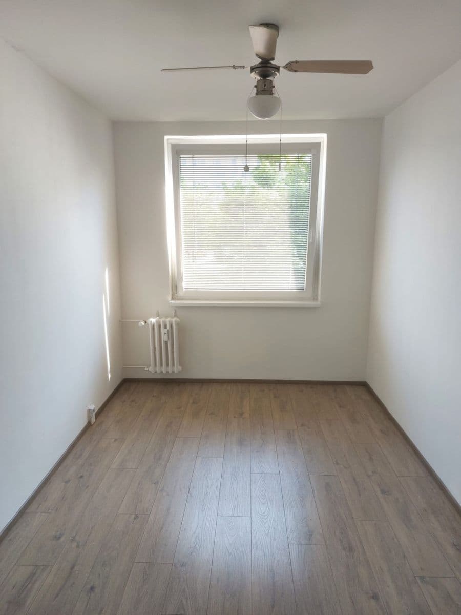 Prenájom bytu 2-izbový 40 m², Leopoldova, Praha, Praha Prenájom bytu 2-izbový 40 m², Leopoldova, Praha, Praha