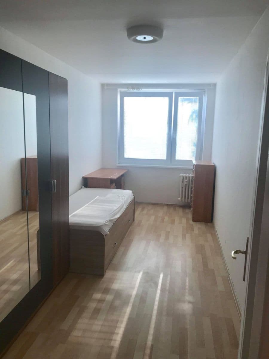 Prenájom bytu 4-izbový 91 m², Klírova, Praha, Praha Prenájom bytu 4-izbový 91 m², Klírova, Praha, Praha