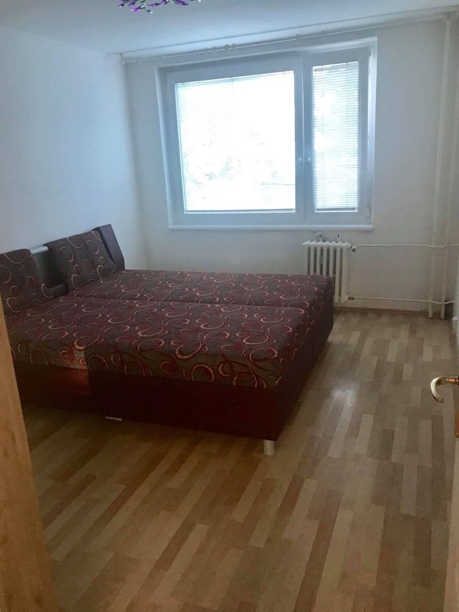 Prenájom bytu 4-izbový 91 m², Klírova, Praha, Praha Prenájom bytu 4-izbový 91 m², Klírova, Praha, Praha