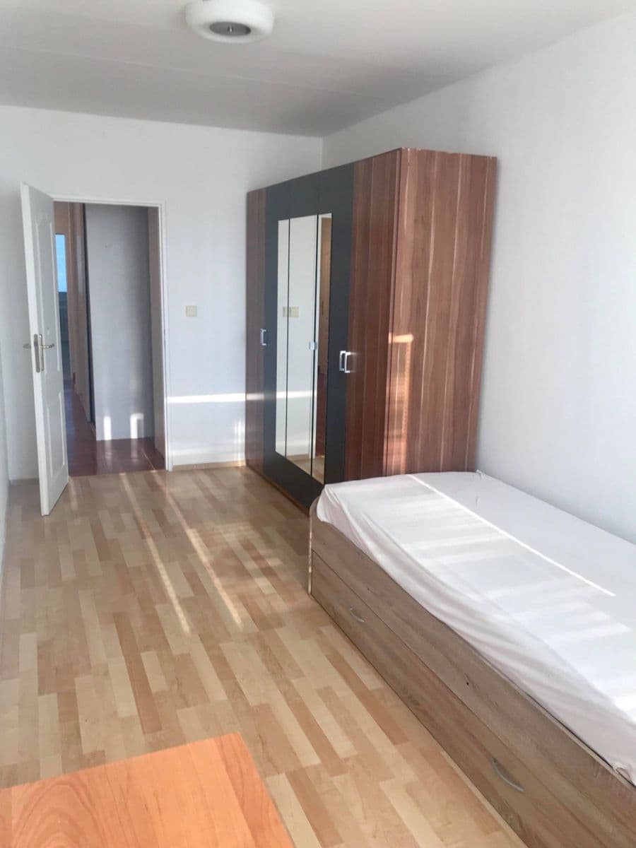 Prenájom bytu 4-izbový 91 m², Klírova, Praha, Praha Prenájom bytu 4-izbový 91 m², Klírova, Praha, Praha