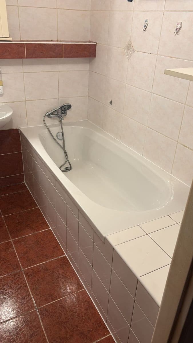 Prenájom bytu 4-izbový 91 m², Klírova, Praha, Praha Prenájom bytu 4-izbový 91 m², Klírova, Praha, Praha