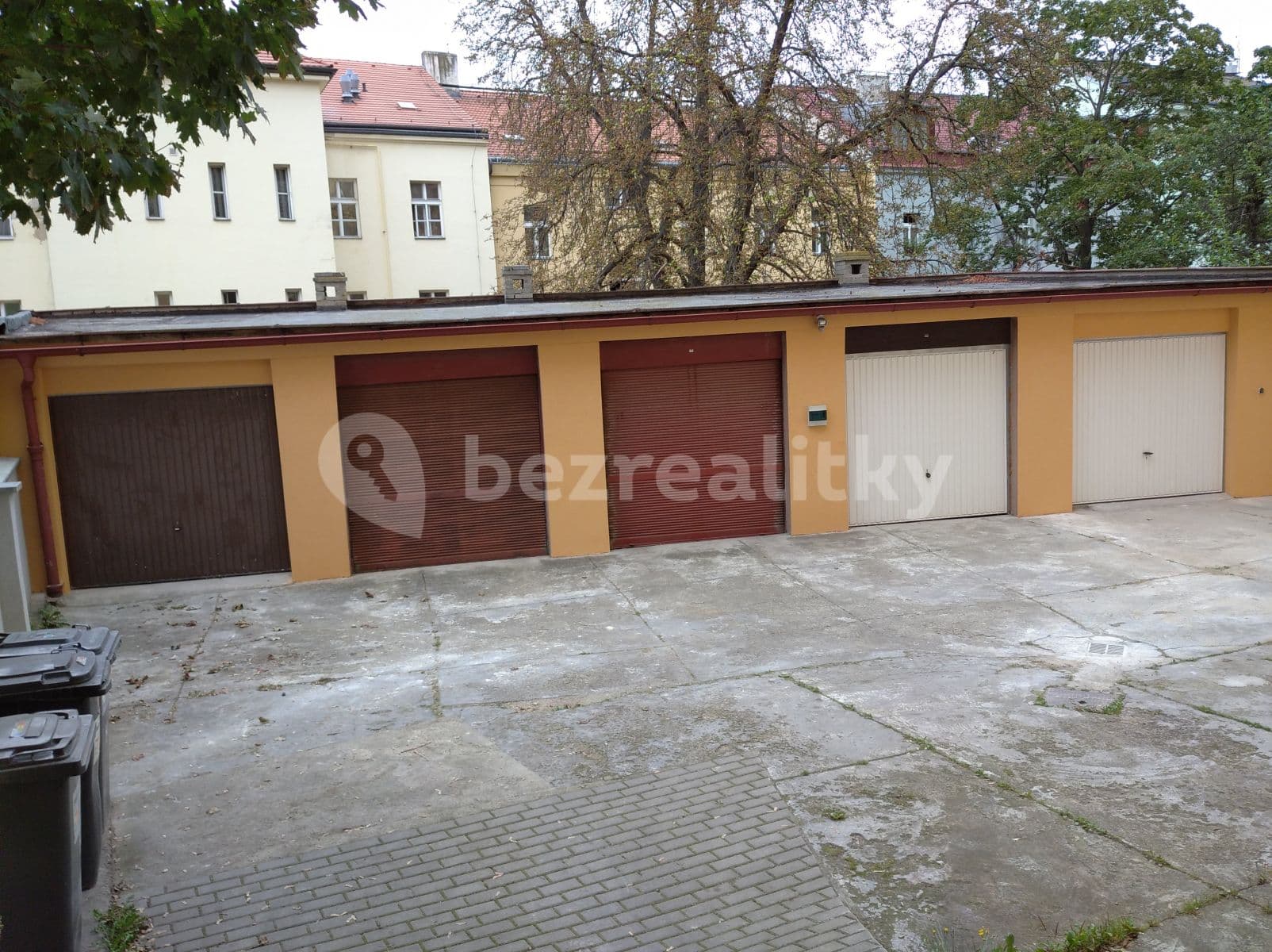 Prenájom garáže 16 m², Pod vilami, Praha, Praha Prenájom garáže 16 m², Pod vilami, Praha, Praha