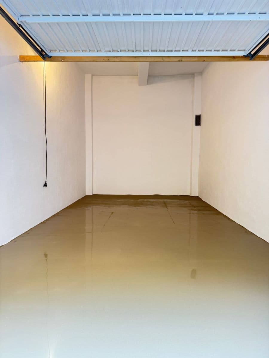 Prenájom garáže 16 m², Pod vilami, Praha, Praha Prenájom garáže 16 m², Pod vilami, Praha, Praha