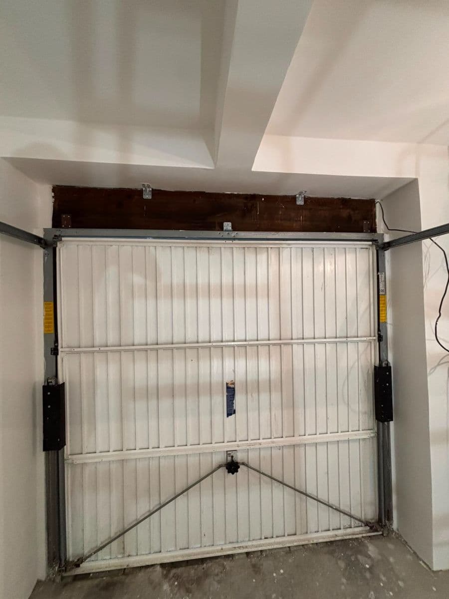 Prenájom garáže 16 m², Pod vilami, Praha, Praha Prenájom garáže 16 m², Pod vilami, Praha, Praha
