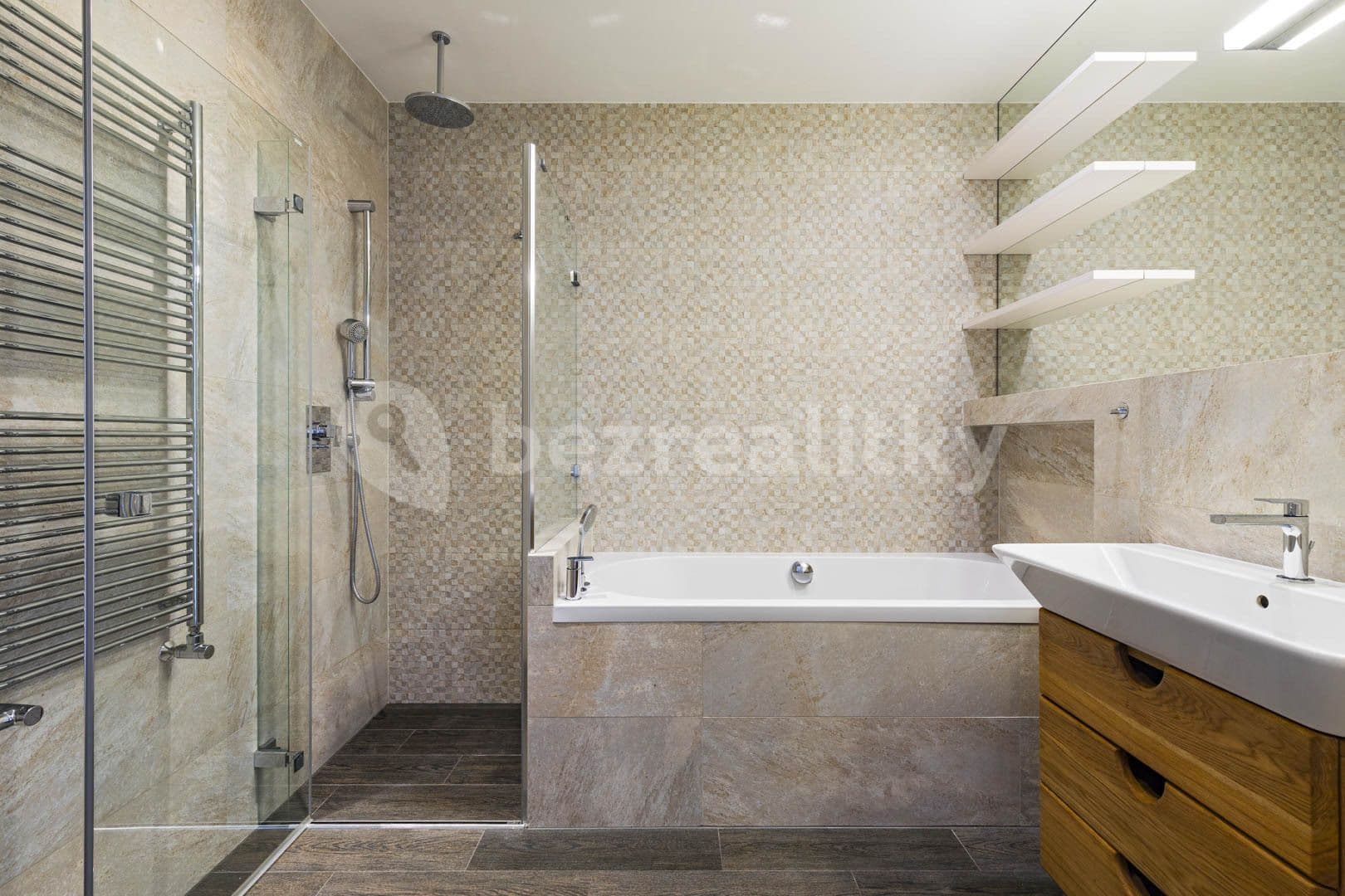 Prenájom bytu 2-izbový 65 m², Bechyňova, Praha, Praha Prenájom bytu 2-izbový 65 m², Bechyňova, Praha, Praha