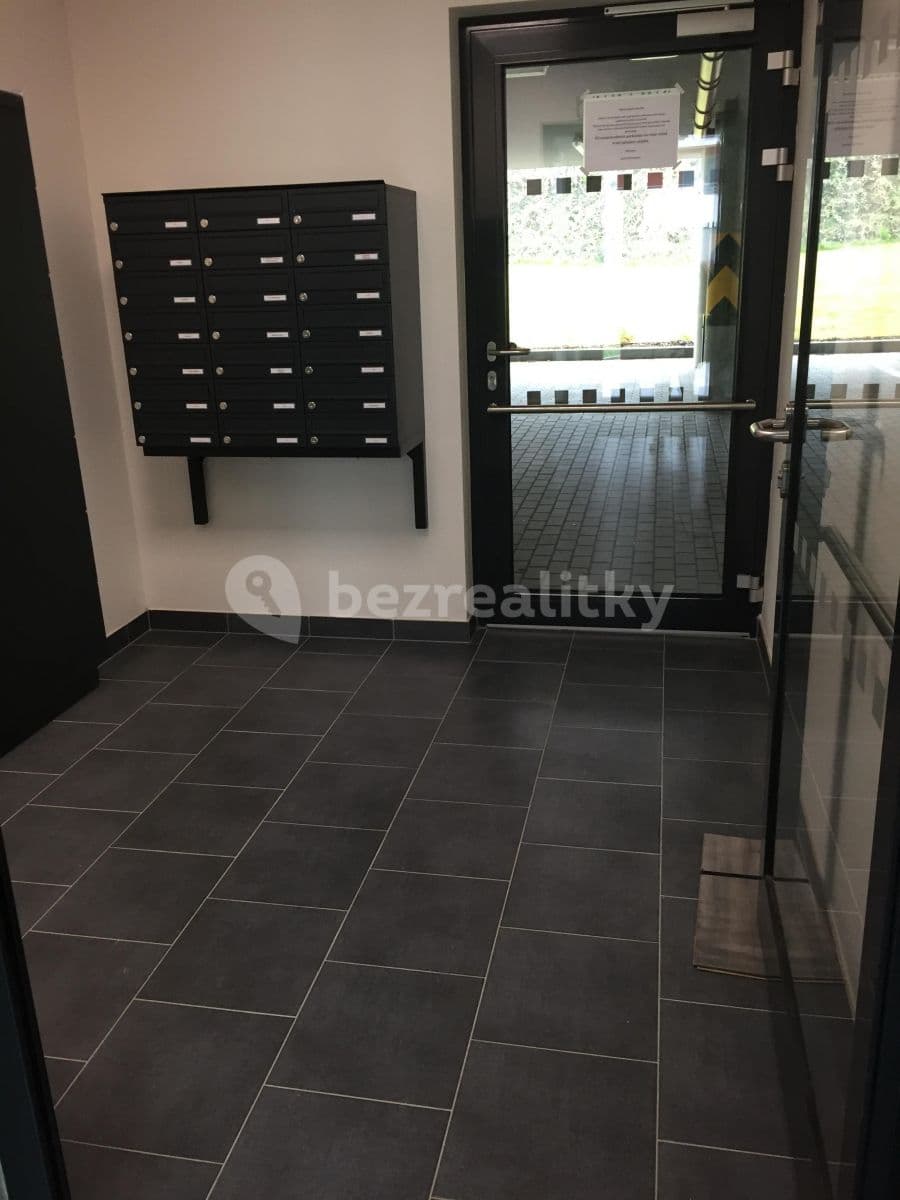 Prenájom bytu 1-izbový 35 m², Praha, Praha Prenájom bytu 1-izbový 35 m², Praha, Praha