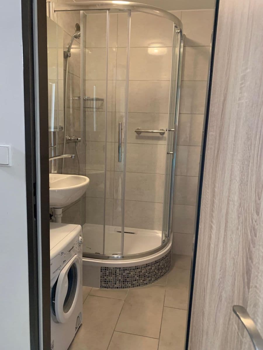 Prenájom bytu Garsoniéra 38 m², Běchorská, Praha, Praha Prenájom bytu Garsoniéra 38 m², Běchorská, Praha, Praha