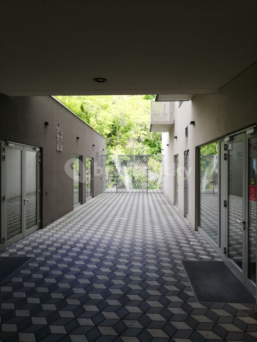 Prenájom bytu 1-izbový 31 m², Koněvova, Praha, Praha Prenájom bytu 1-izbový 31 m², Koněvova, Praha, Praha