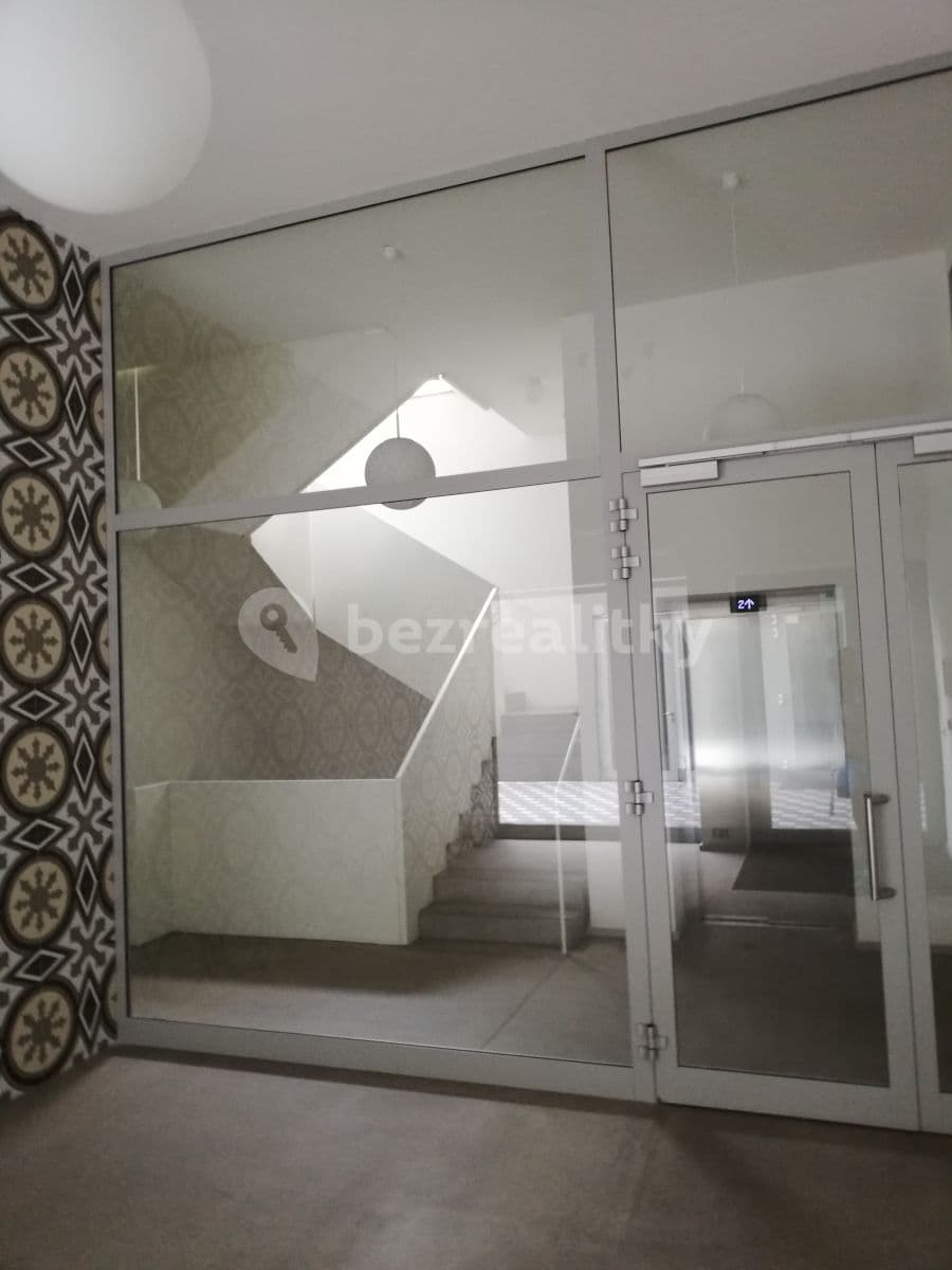 Prenájom bytu 1-izbový 31 m², Koněvova, Praha, Praha Prenájom bytu 1-izbový 31 m², Koněvova, Praha, Praha