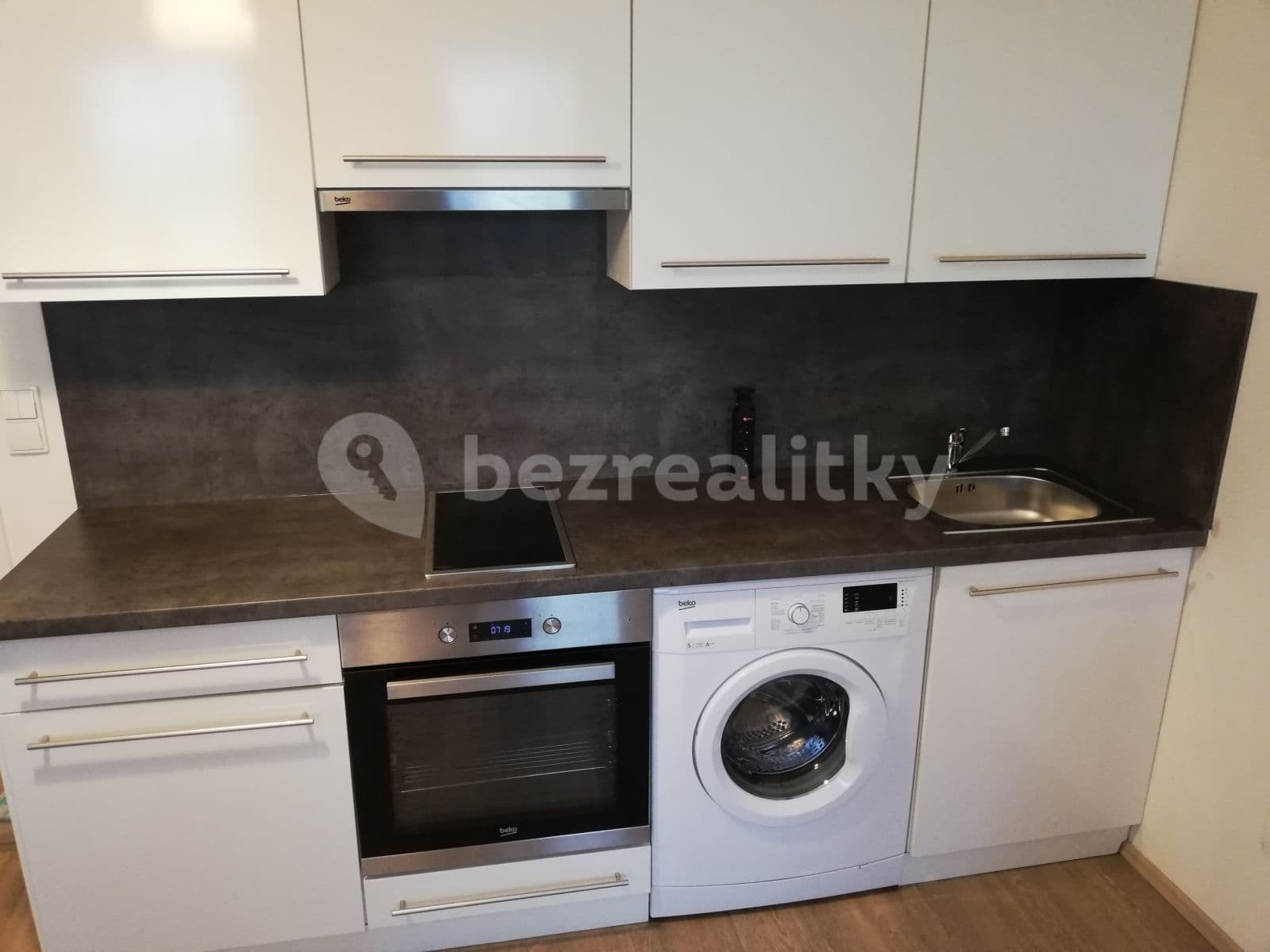 Prenájom bytu 1-izbový 31 m², Koněvova, Praha, Praha Prenájom bytu 1-izbový 31 m², Koněvova, Praha, Praha