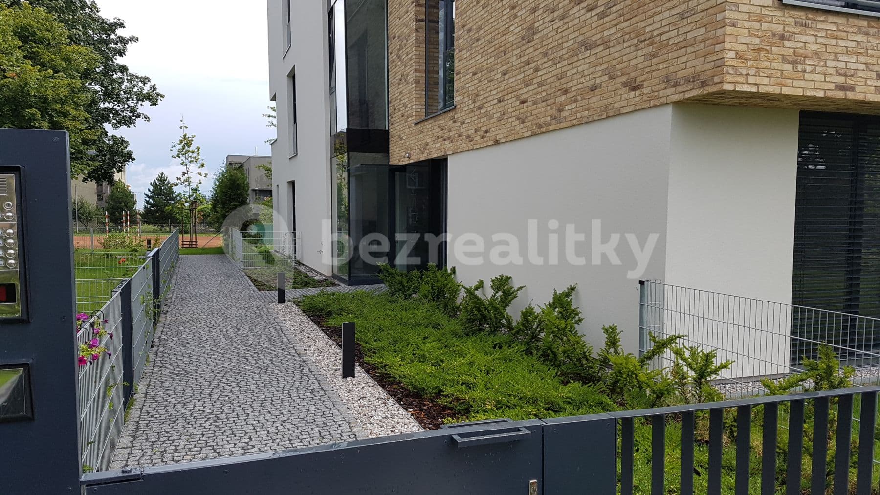 Prenájom bytu 2-izbový 61 m², Mokropeská, Černošice, Středočeský kraj Prenájom bytu 2-izbový 61 m², Mokropeská, Černošice, Středočeský kraj