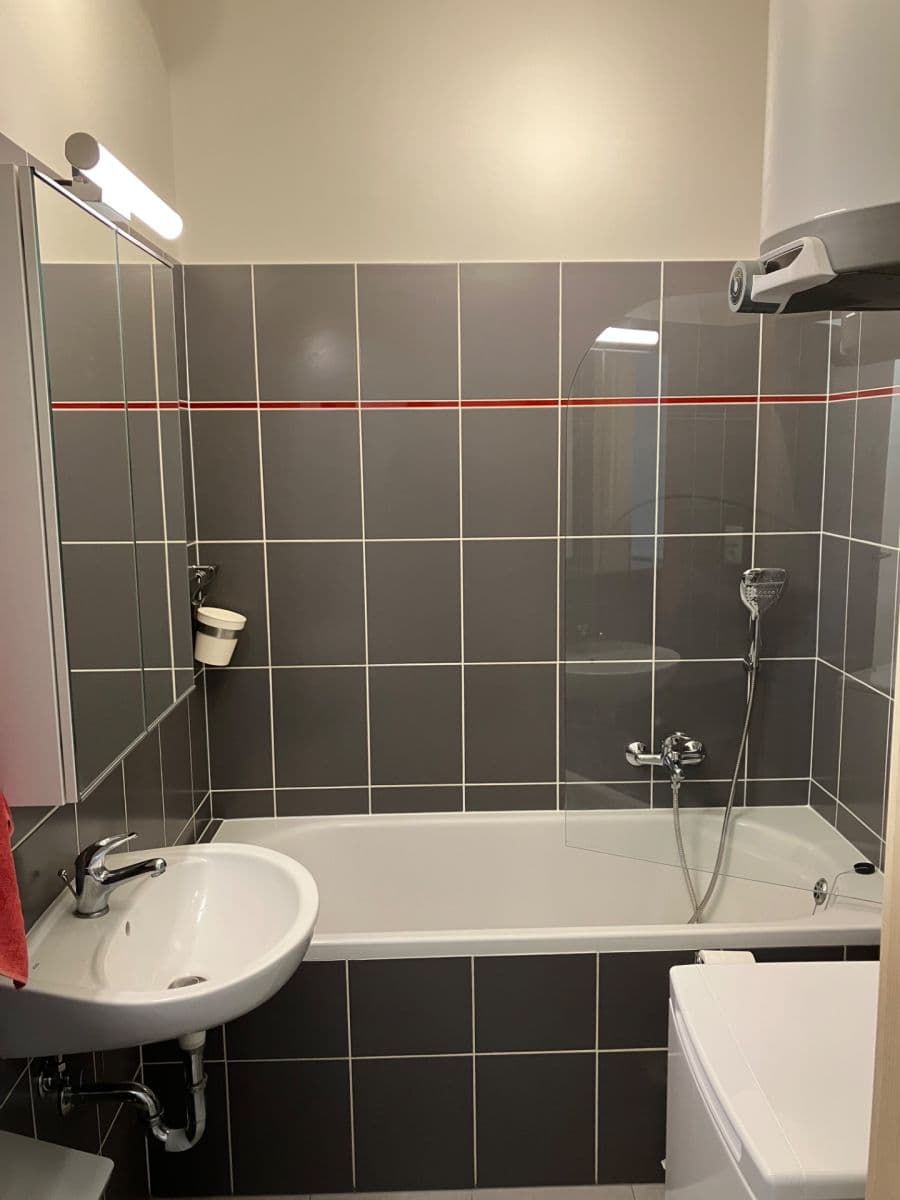 Prenájom bytu 1-izbový 33 m², Bubenská, Praha, Praha Prenájom bytu 1-izbový 33 m², Bubenská, Praha, Praha