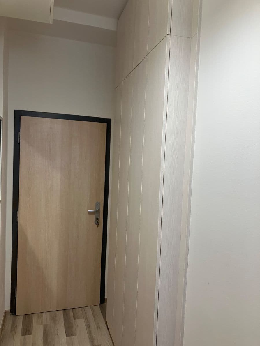 Prenájom bytu 1-izbový 33 m², Bubenská, Praha, Praha Prenájom bytu 1-izbový 33 m², Bubenská, Praha, Praha