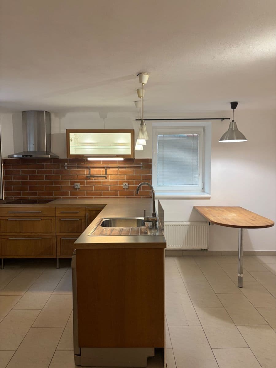 Prenájom bytu 2-izbový 50 m², Tomická, Praha, Praha Prenájom bytu 2-izbový 50 m², Tomická, Praha, Praha
