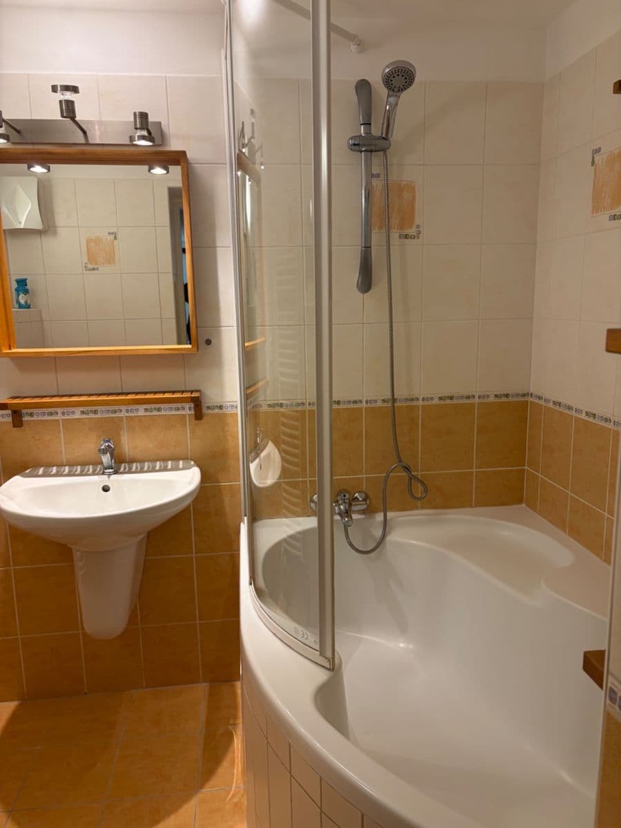 Prenájom bytu 2-izbový 50 m², Tomická, Praha, Praha Prenájom bytu 2-izbový 50 m², Tomická, Praha, Praha