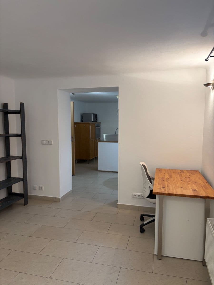Prenájom bytu 2-izbový 50 m², Tomická, Praha, Praha Prenájom bytu 2-izbový 50 m², Tomická, Praha, Praha