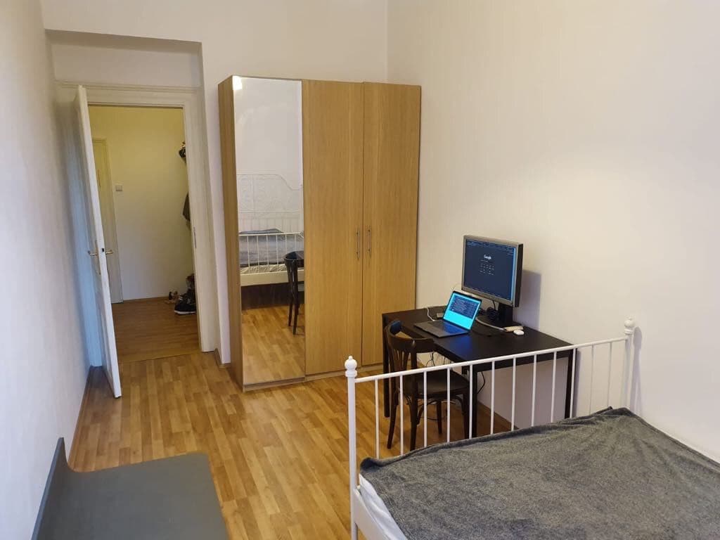 Prenájom bytu 4-izbový 25 m², Pernerova, Praha, Praha Prenájom bytu 4-izbový 25 m², Pernerova, Praha, Praha